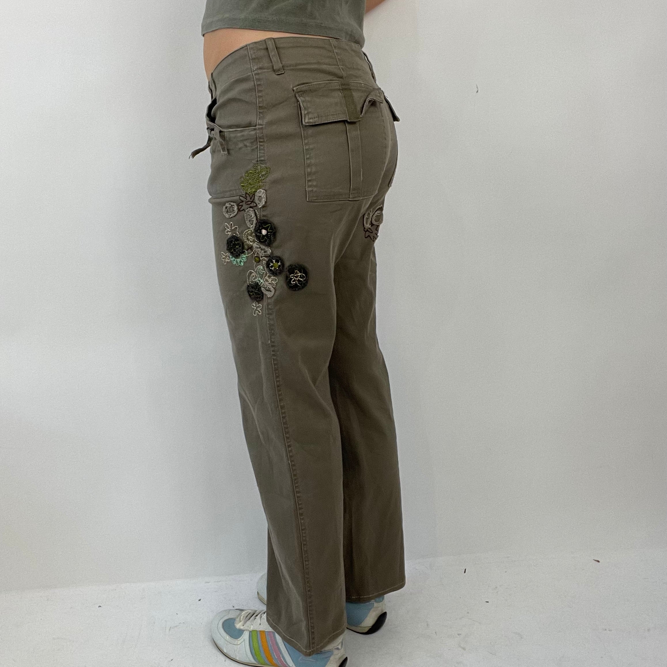 DAINTY DROP  khaki 3/4 length embroidered trousers - small – remass