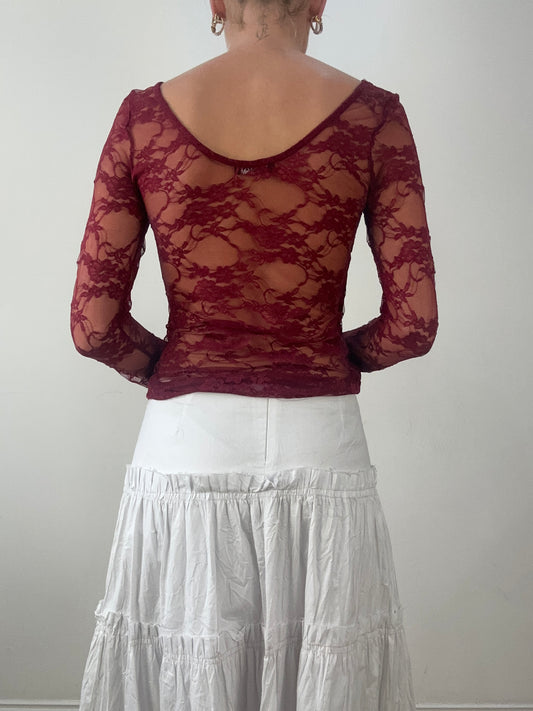 HALLOWEEN | medium burgundy lace long sleeved top