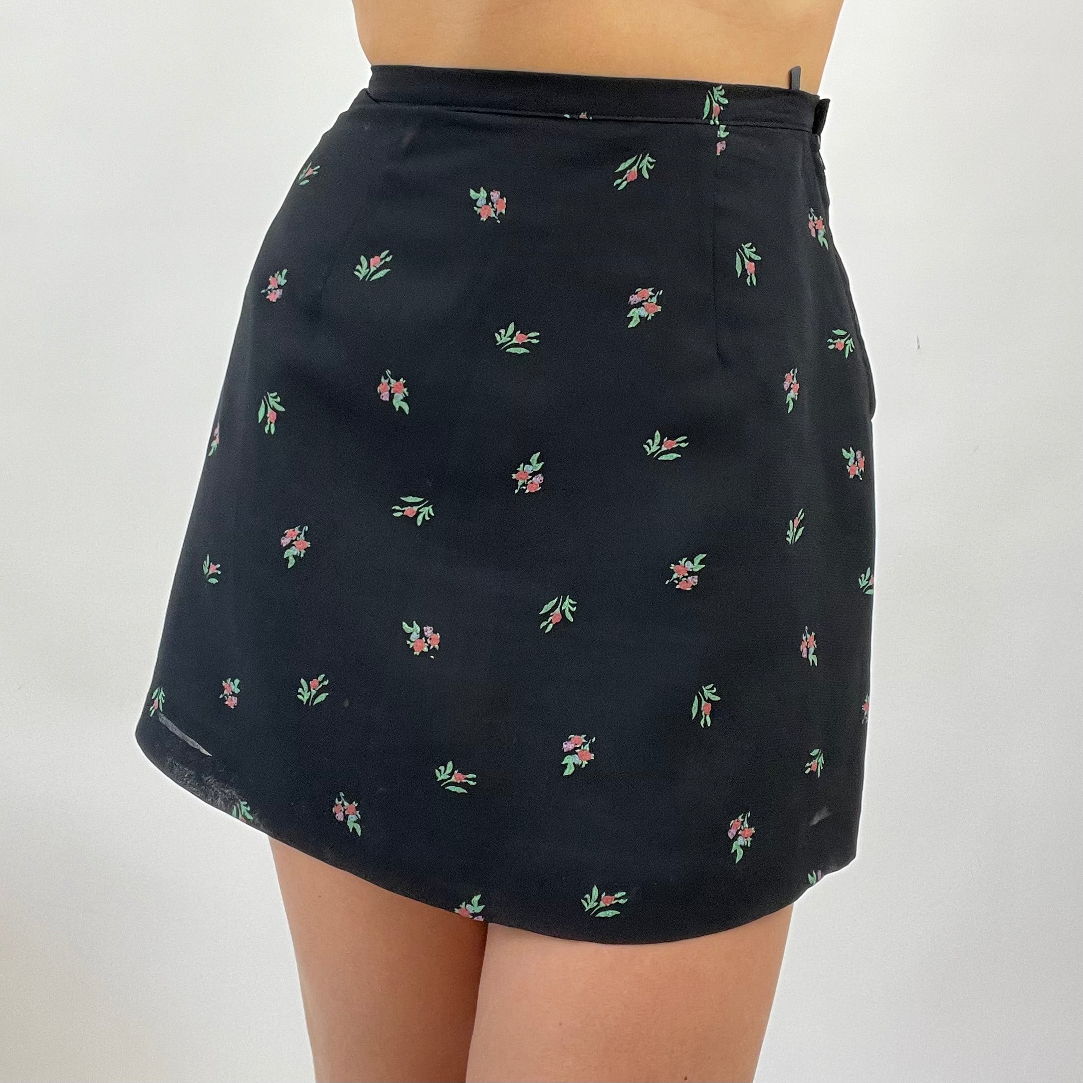 Floral mini 2025 skirt xs