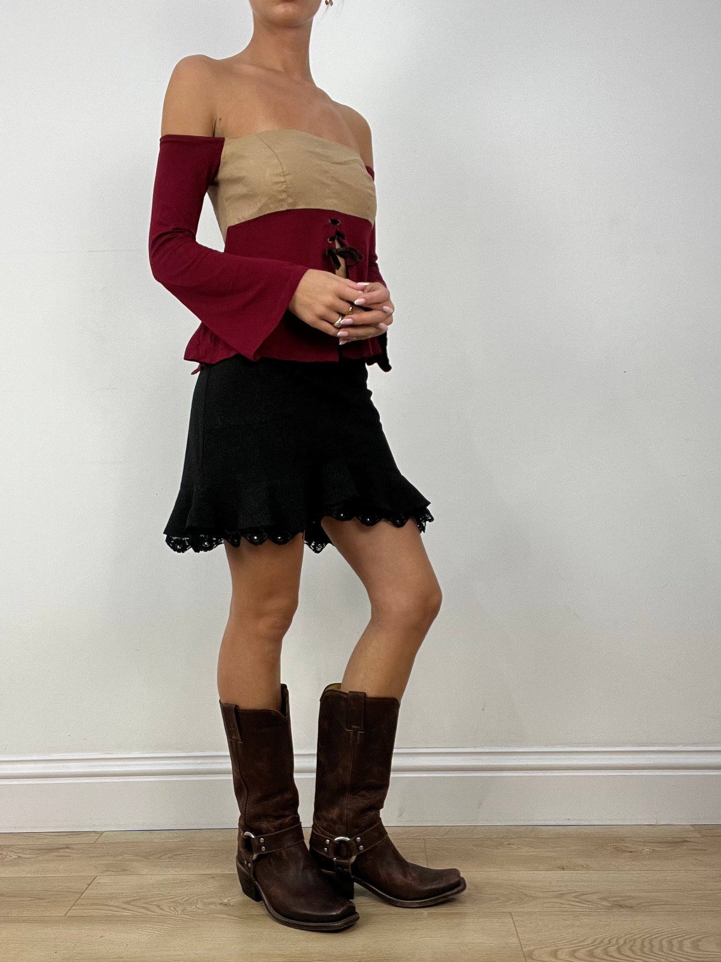 HALLOWEEN | small beige and burgundy off the shoulder top