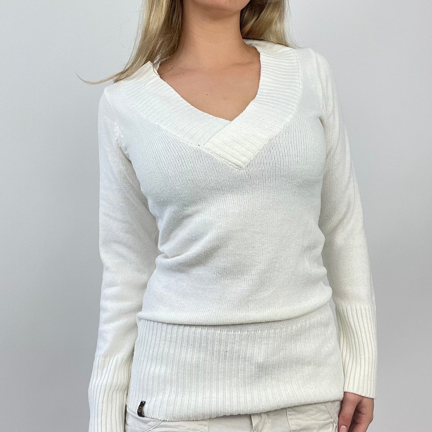 ETHEREAL GIRL DROP | small white knitted v neck jumper