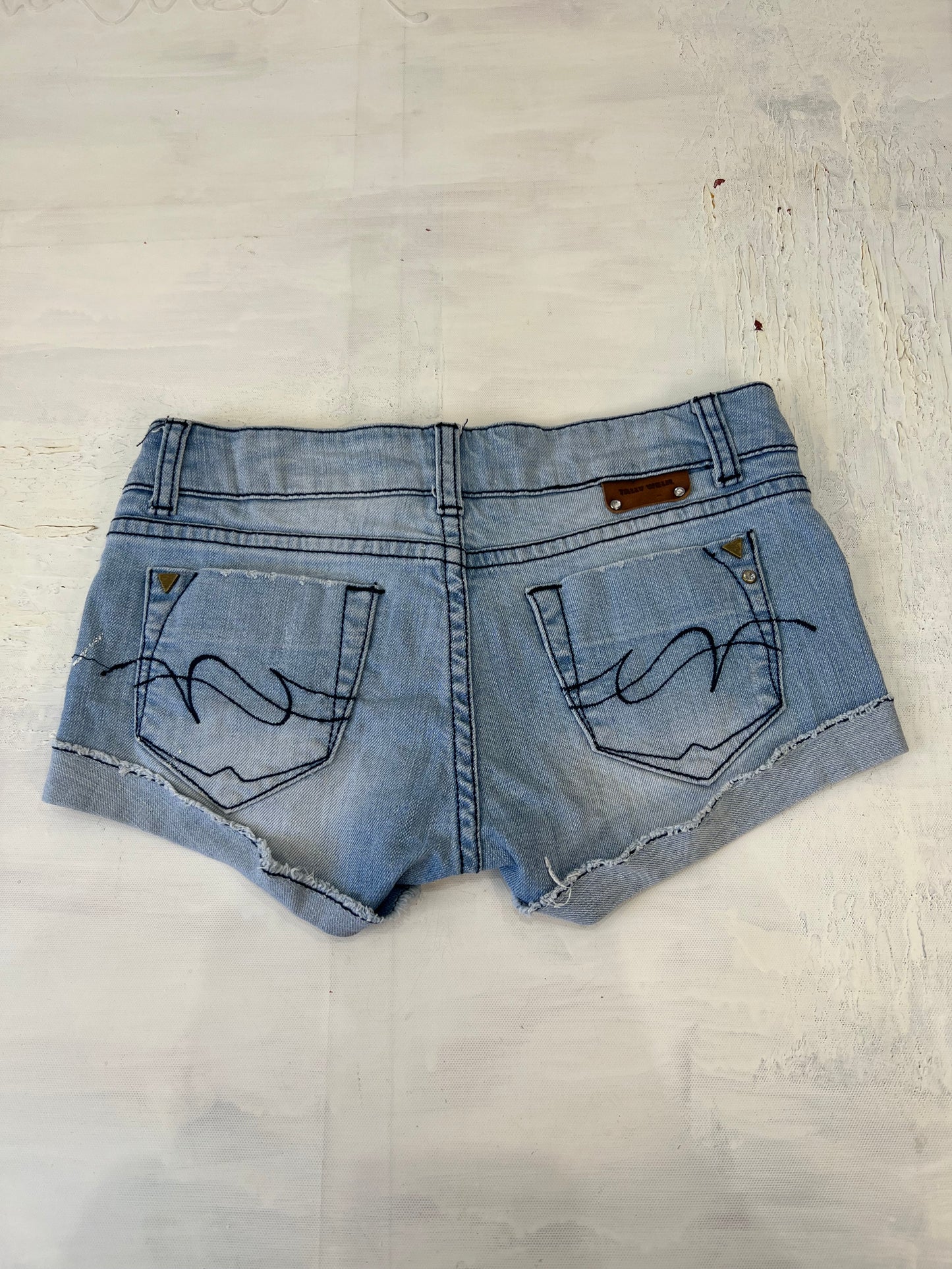 vintage edit thirteen | xxs light wash denim shorts