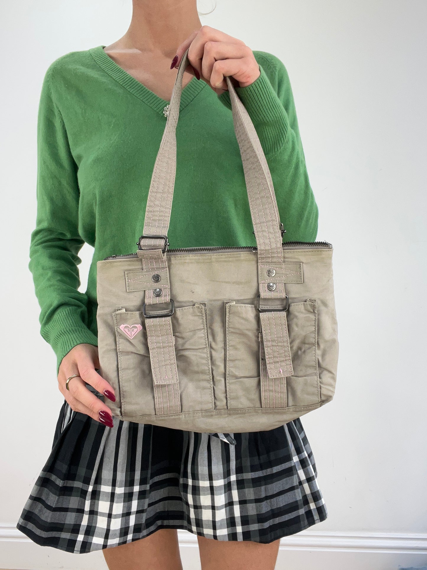 st patrick’s day | grey and pink roxy shoulder bag