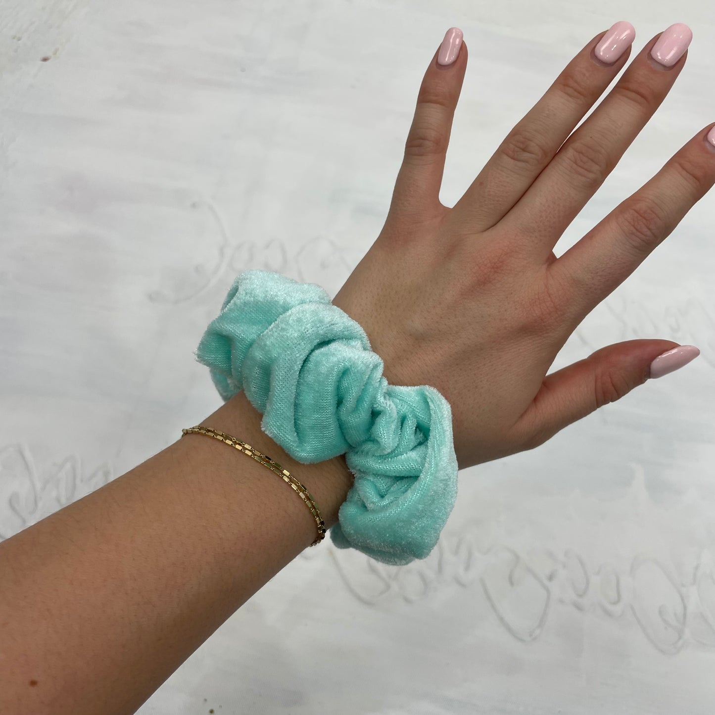 💻⭐️ | mint green velvet scrunchie