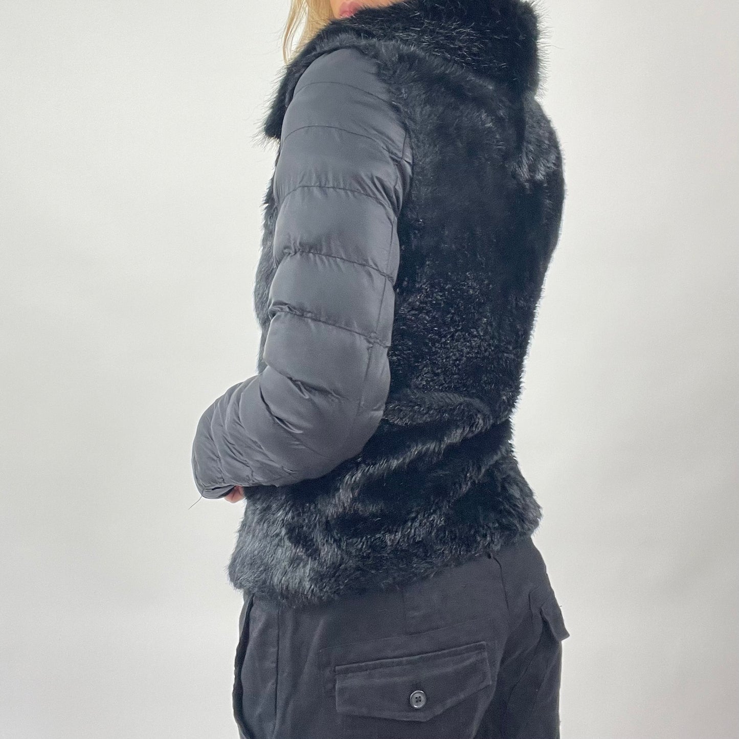 90s MINIMALISM | small black puffer jacket with fluffy front