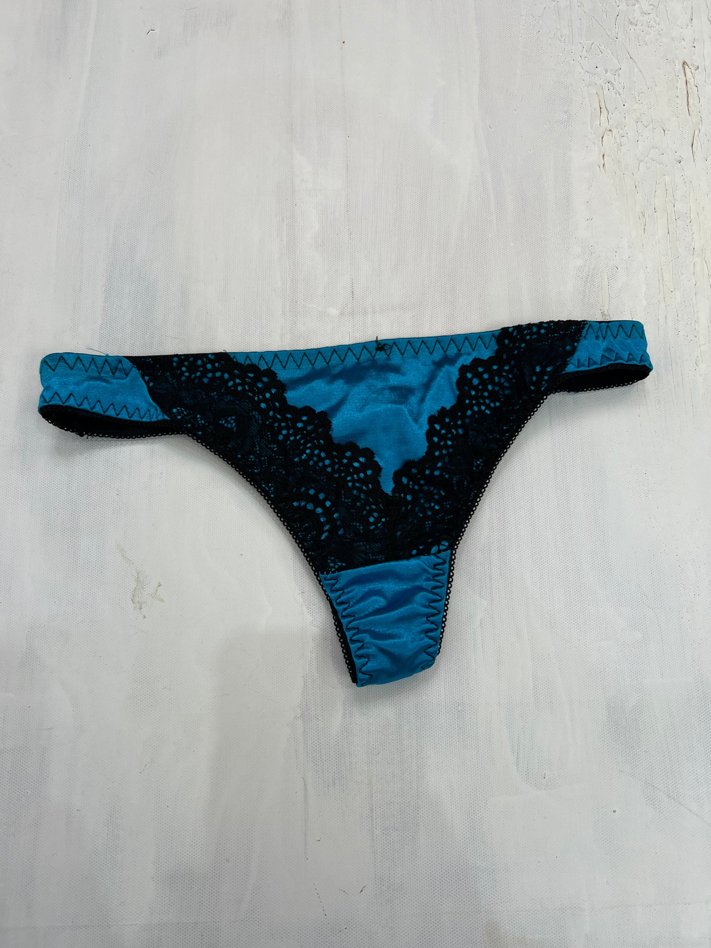 💻BALLETCORE | small blue and black lace thong