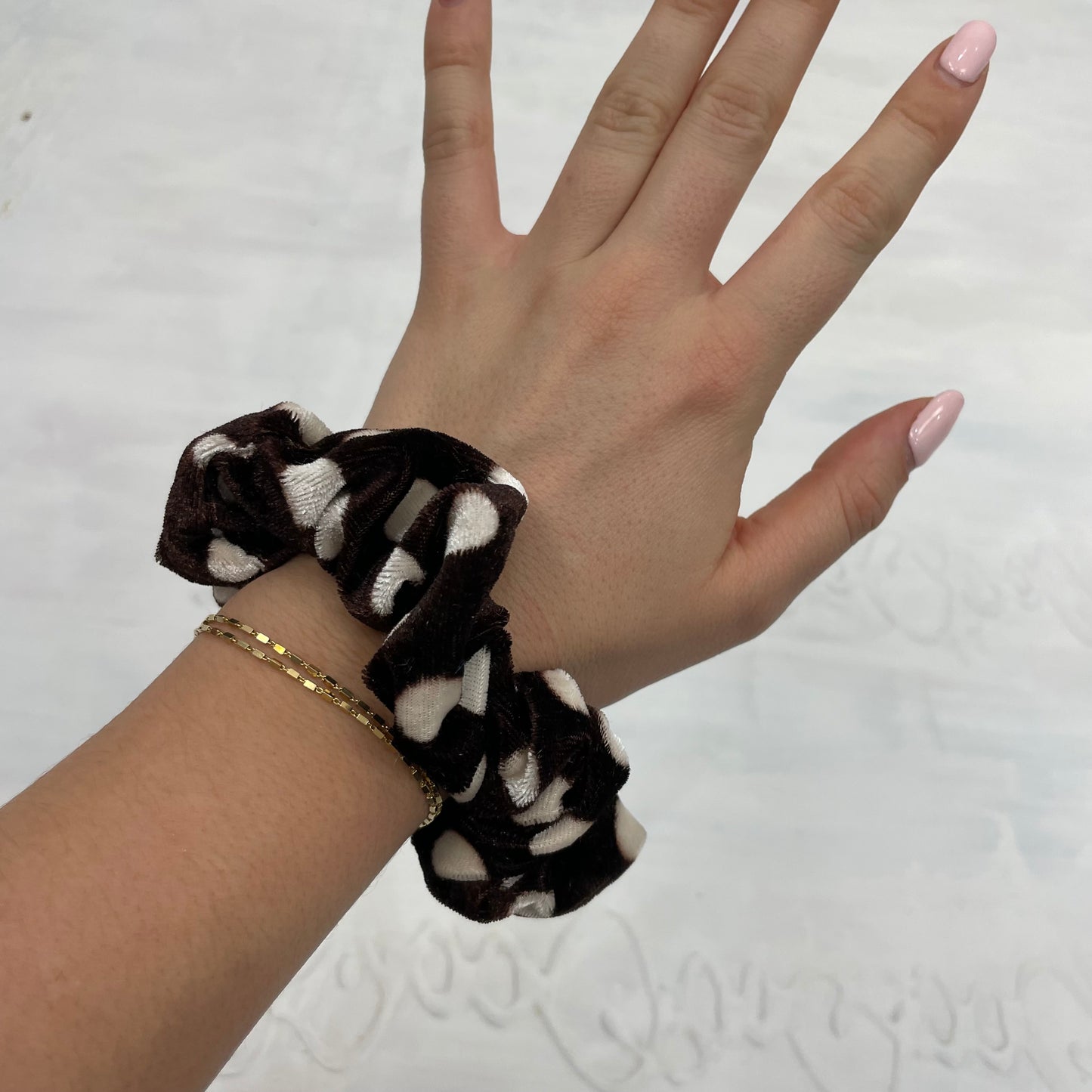 💻⭐️ | brown and white polka dot scrunchie