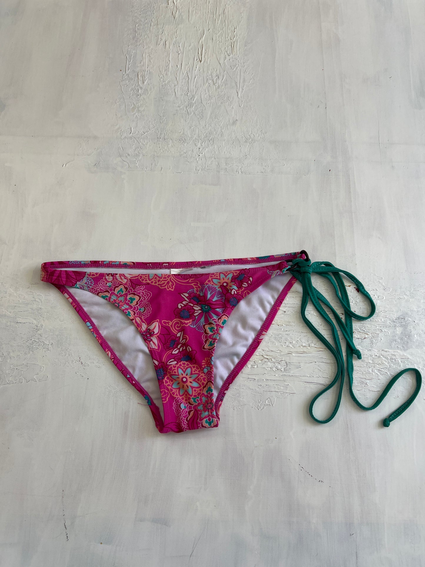 💻BRITISH SUMMER GIRL DROP | small pink bikini bottoms with floral print