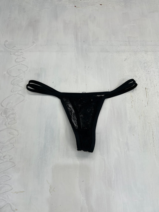 DATE NIGHT | small black intimissimi thong