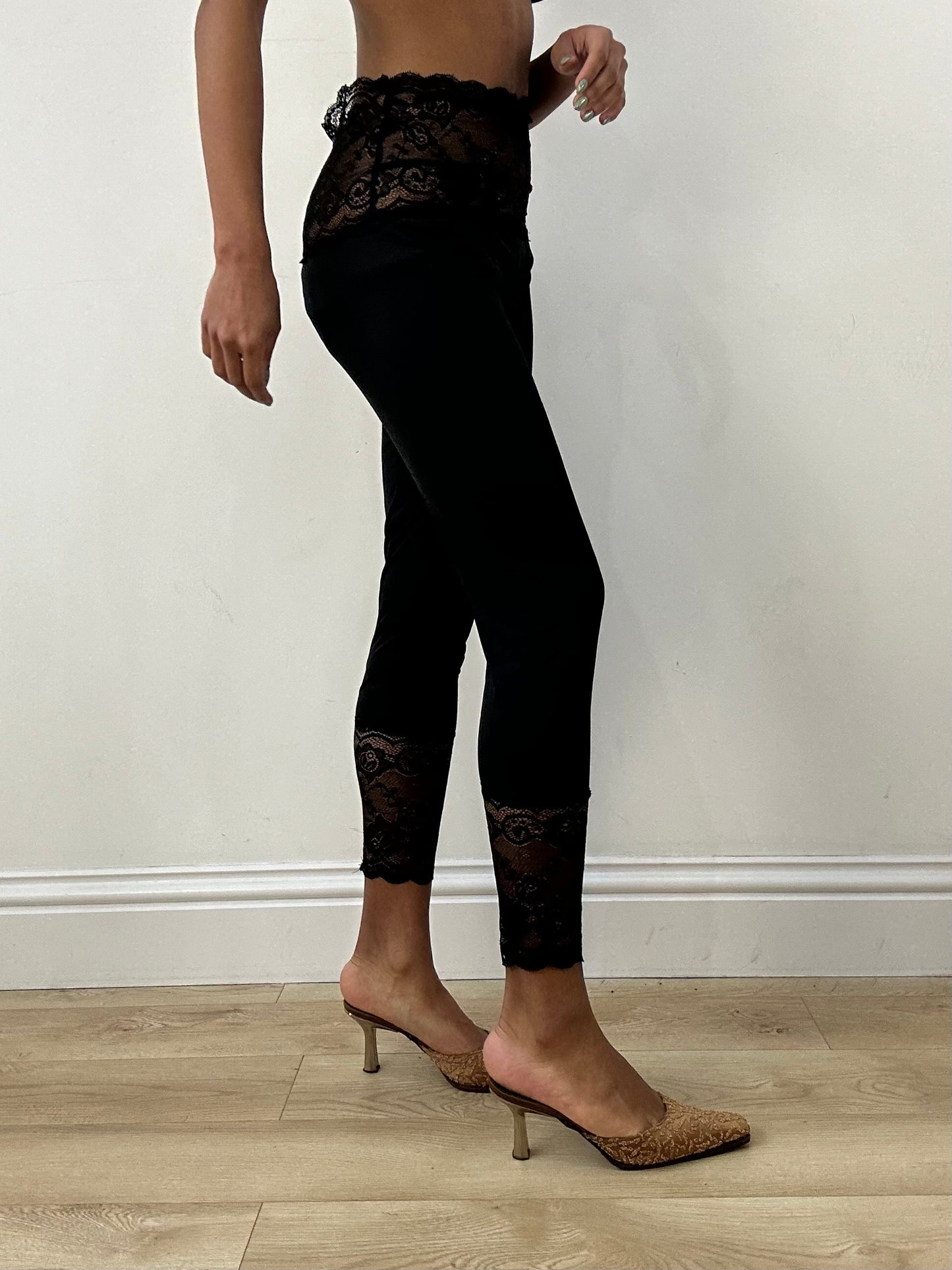 MOB WIFE DROP | small black lace detail leggings