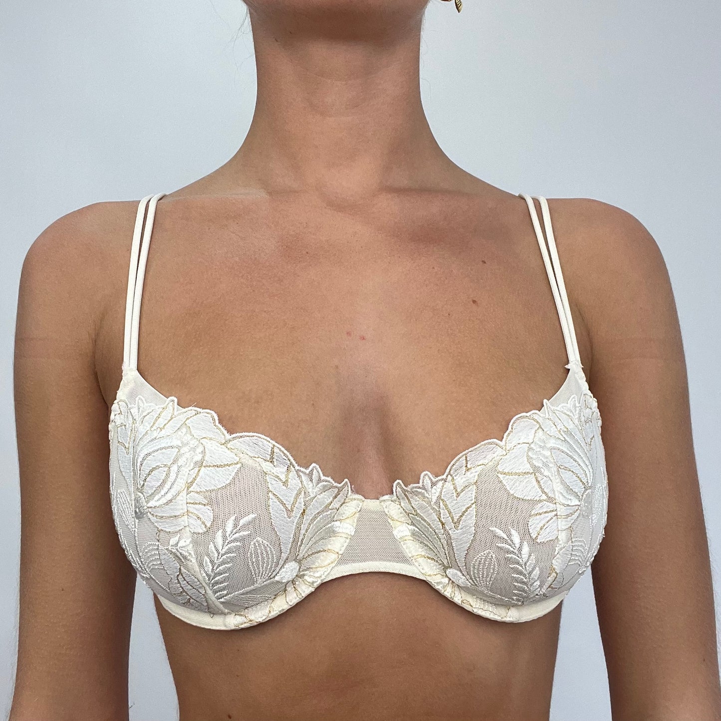 90s MINIMALISM DROP | small cream embroidered bra