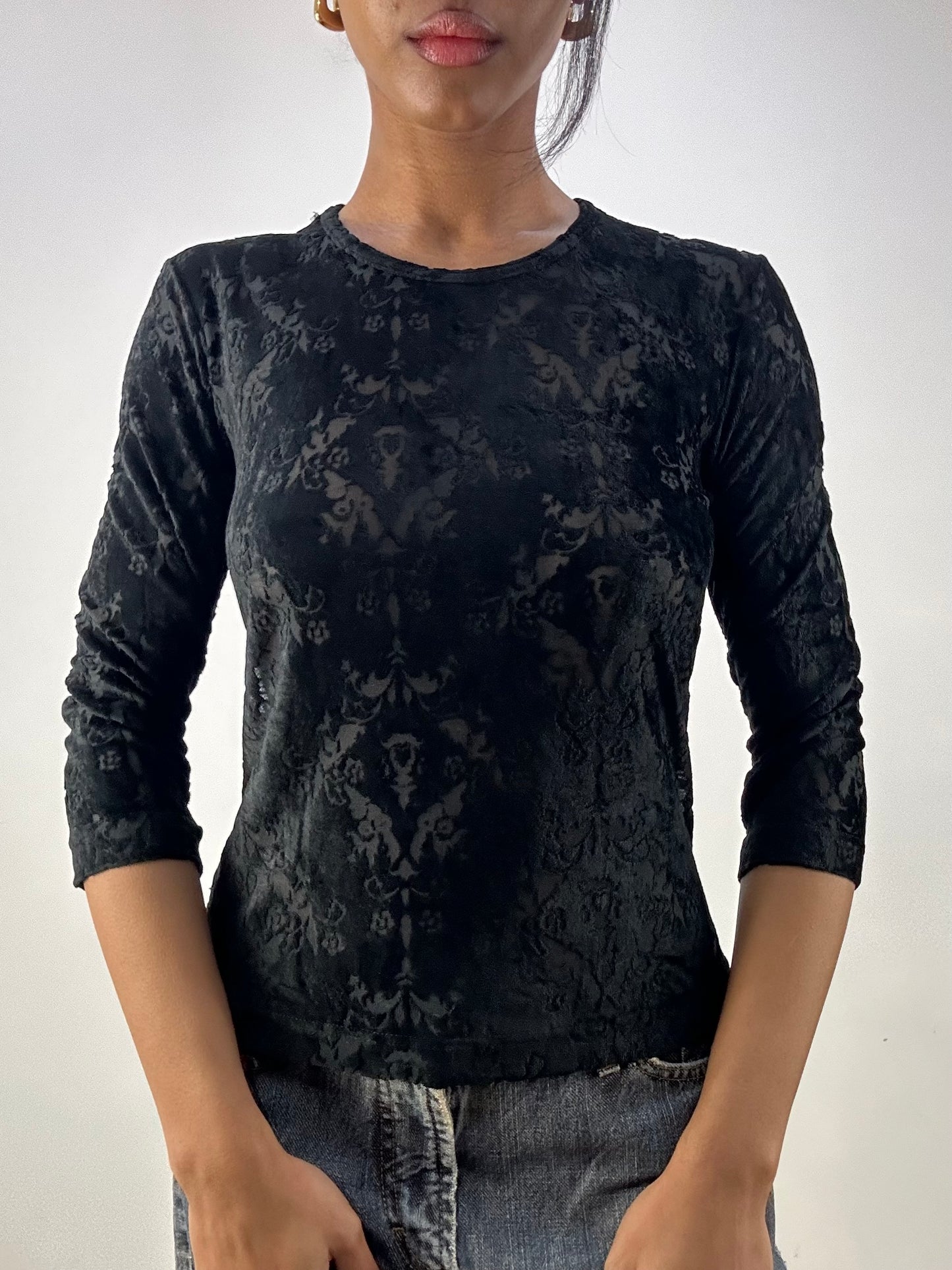 MOB WIFE DROP | large black velvet patterned 3/4 sleeve top