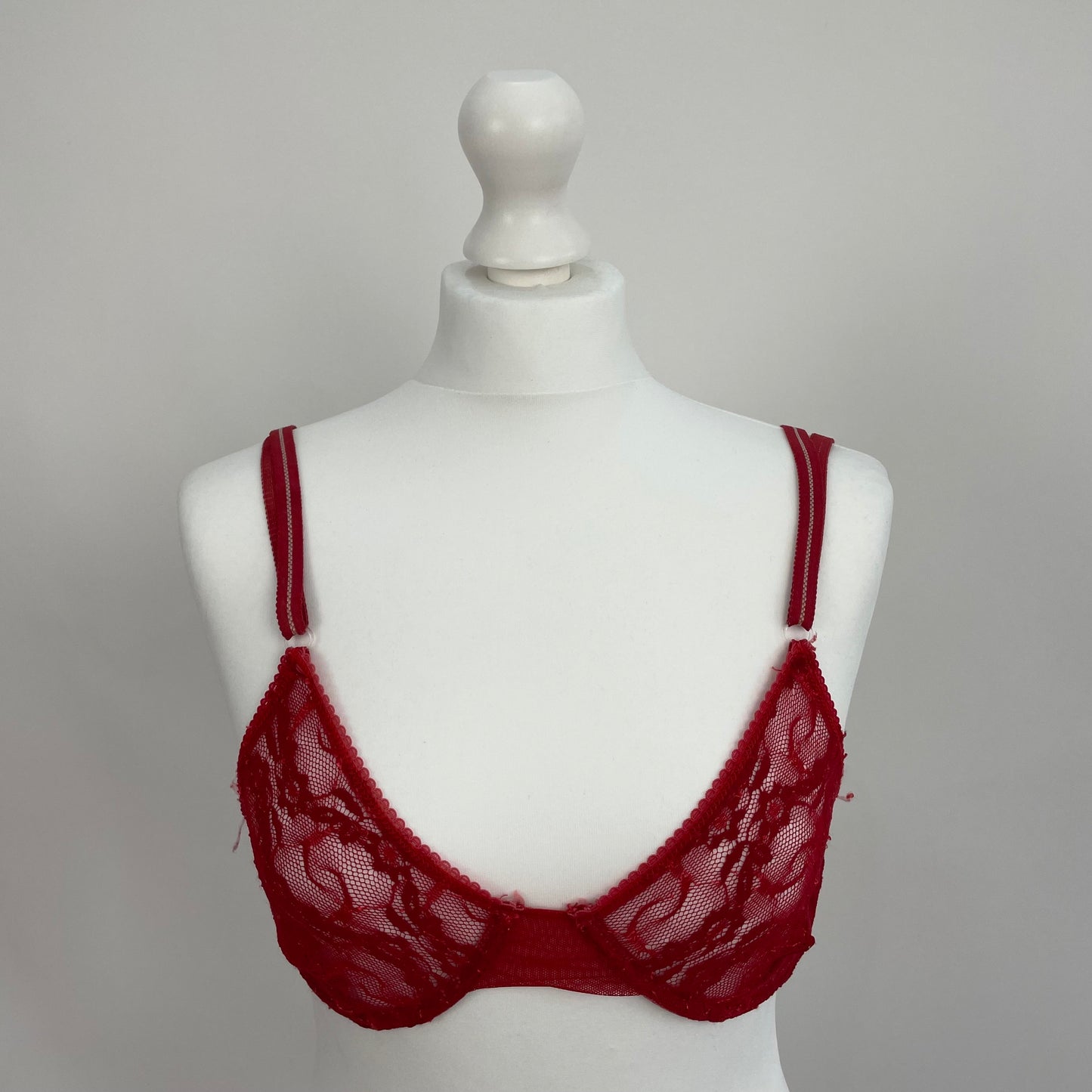 INSTA BADDIE DROP | small red lace bra – remass