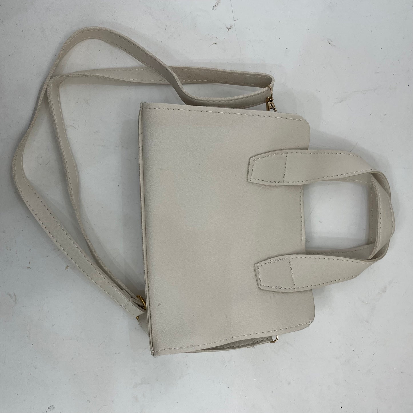 💚 FRESHERS FITS DROP | small white shoulder bag with strap