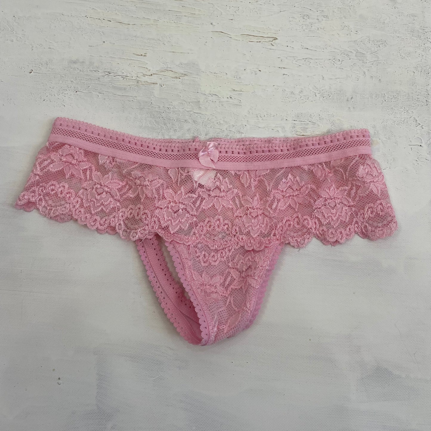 GIRL CORE DROP | small pink lace thong with frill detail