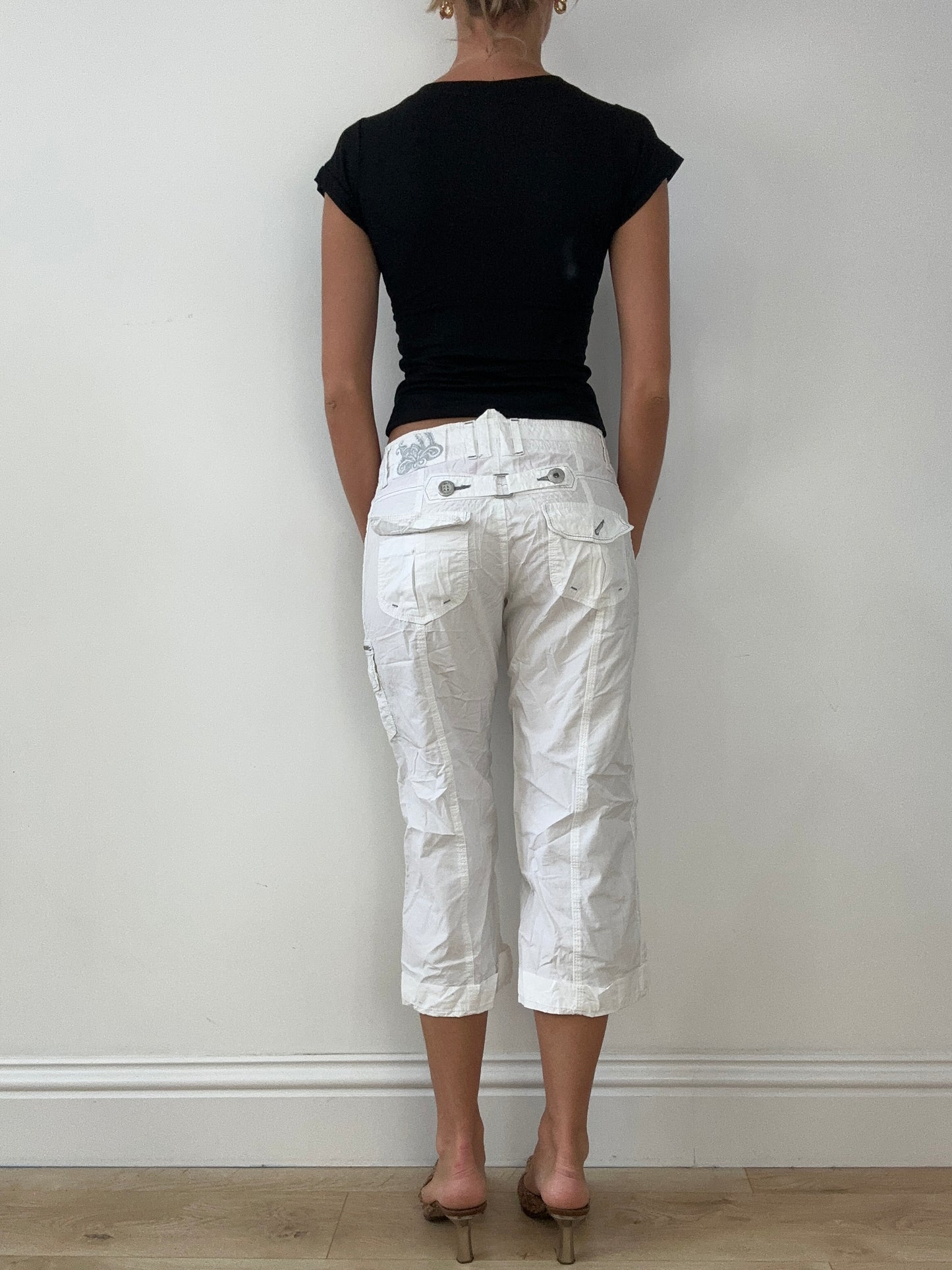 SIRENCORE | medium white 3/4 length cargo trousers