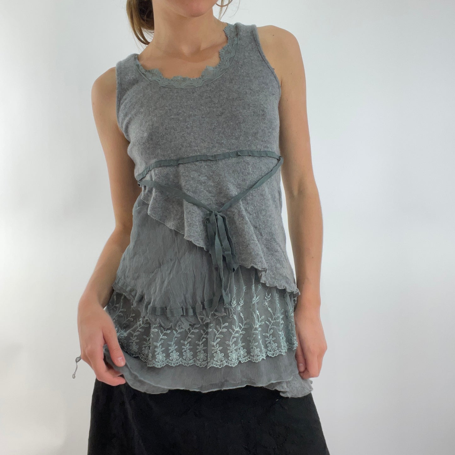 💻 DROP 4 | small grey ruffle vest with lace detail