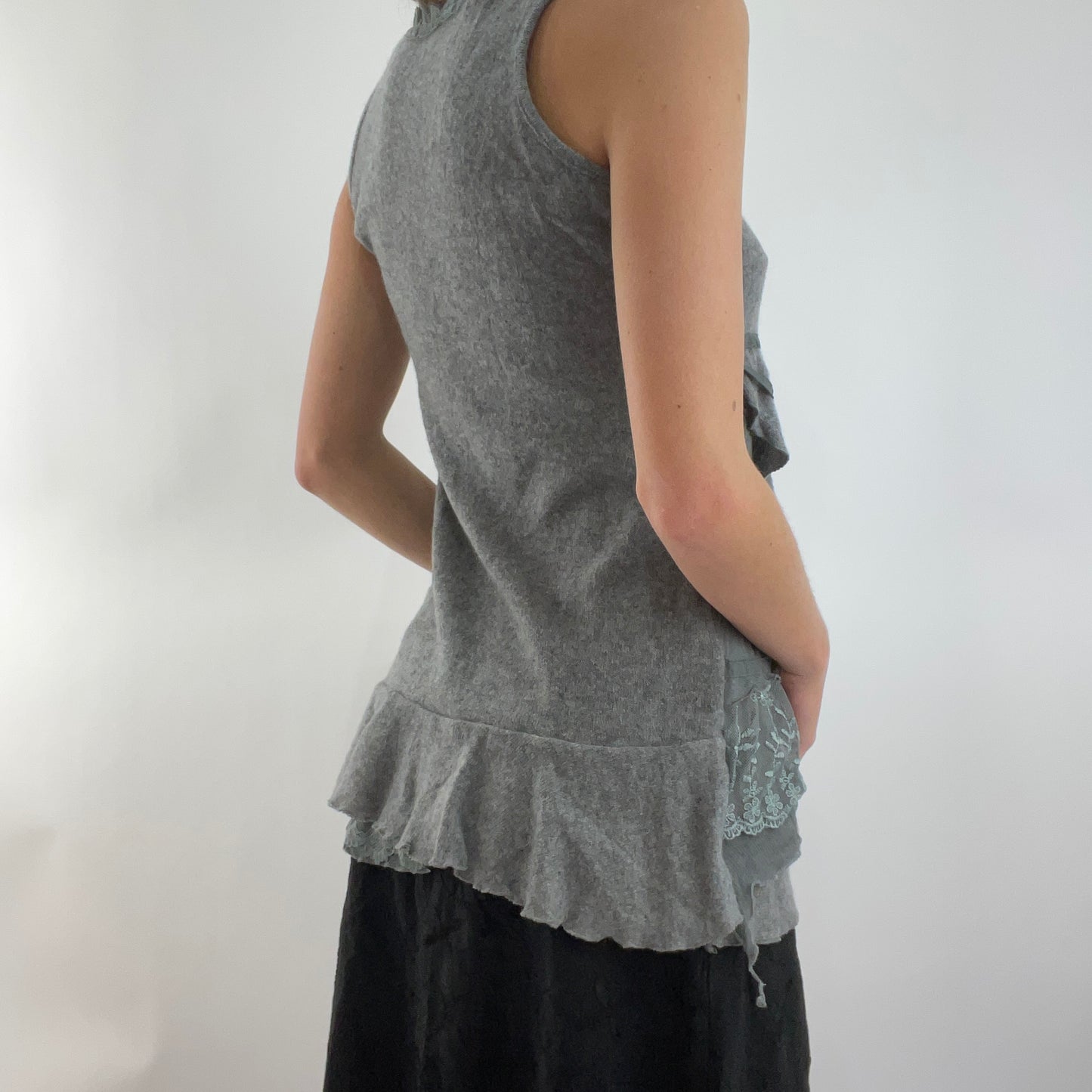 💻 DROP 4 | small grey ruffle vest with lace detail