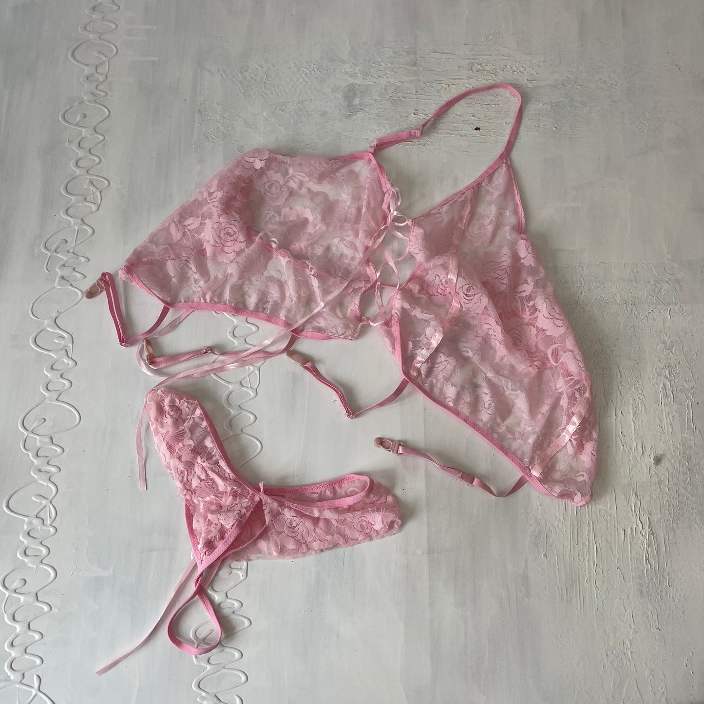 DAINTY DROP pink lace lingerie set small