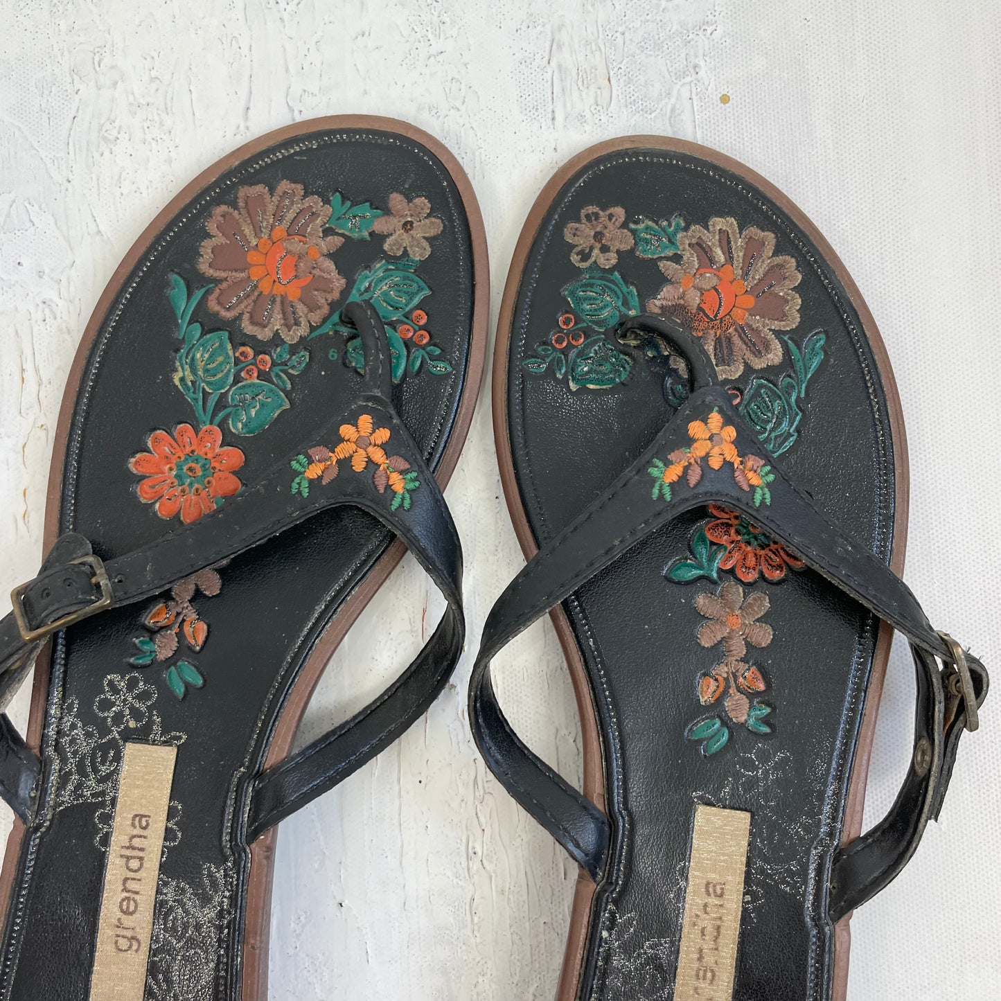 💻 TROPICAL GIRL DROP | size 5 black buckle flip flops with floral multicoloured embroidered details