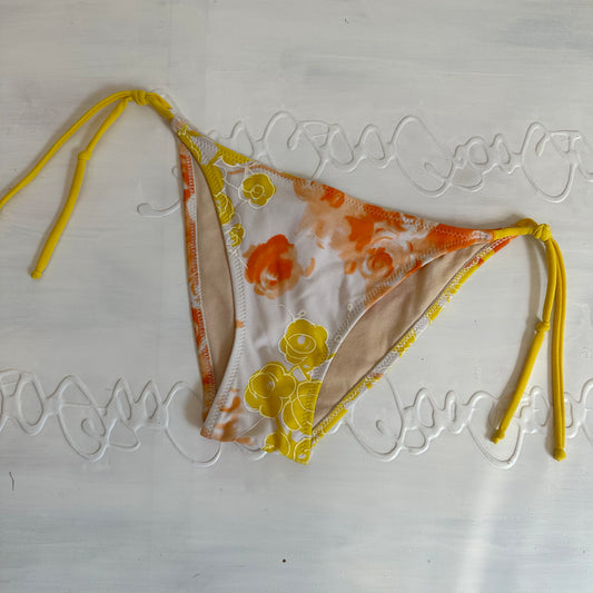 DAINTY DROP | yellow floral bikini bottom - small