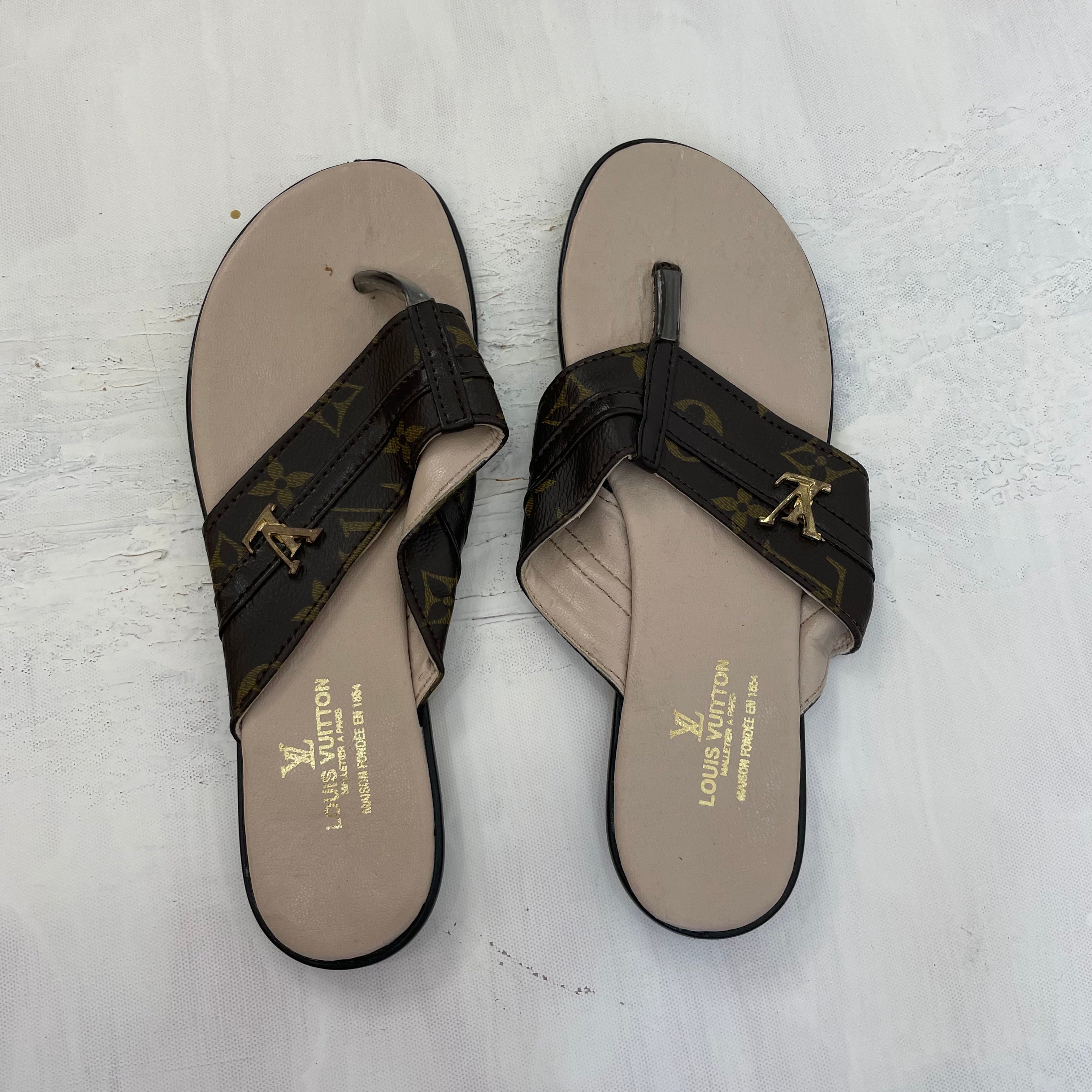 Louis flip hot sale flops