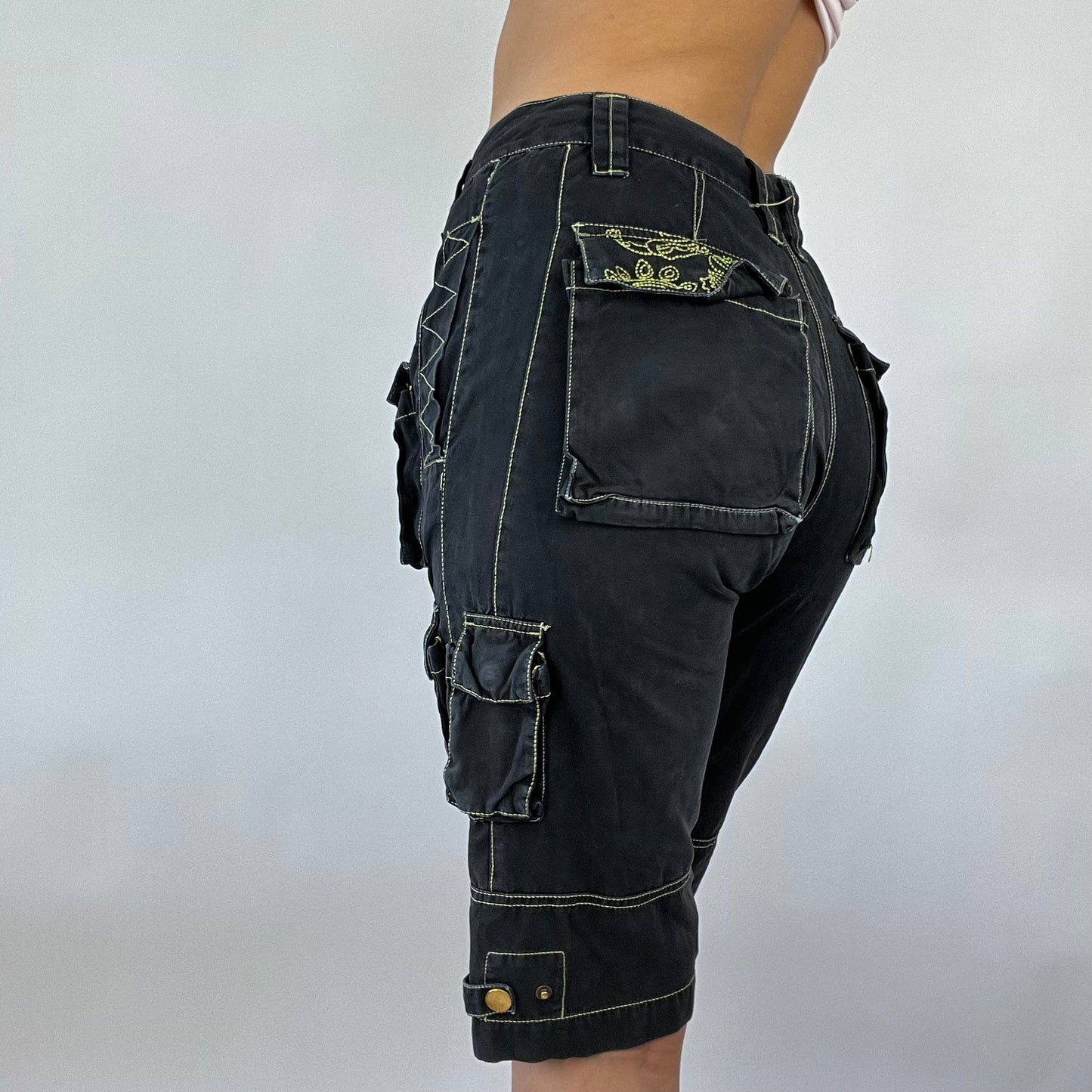 FESTIVAL DROP | black contrast stitch jorts - small