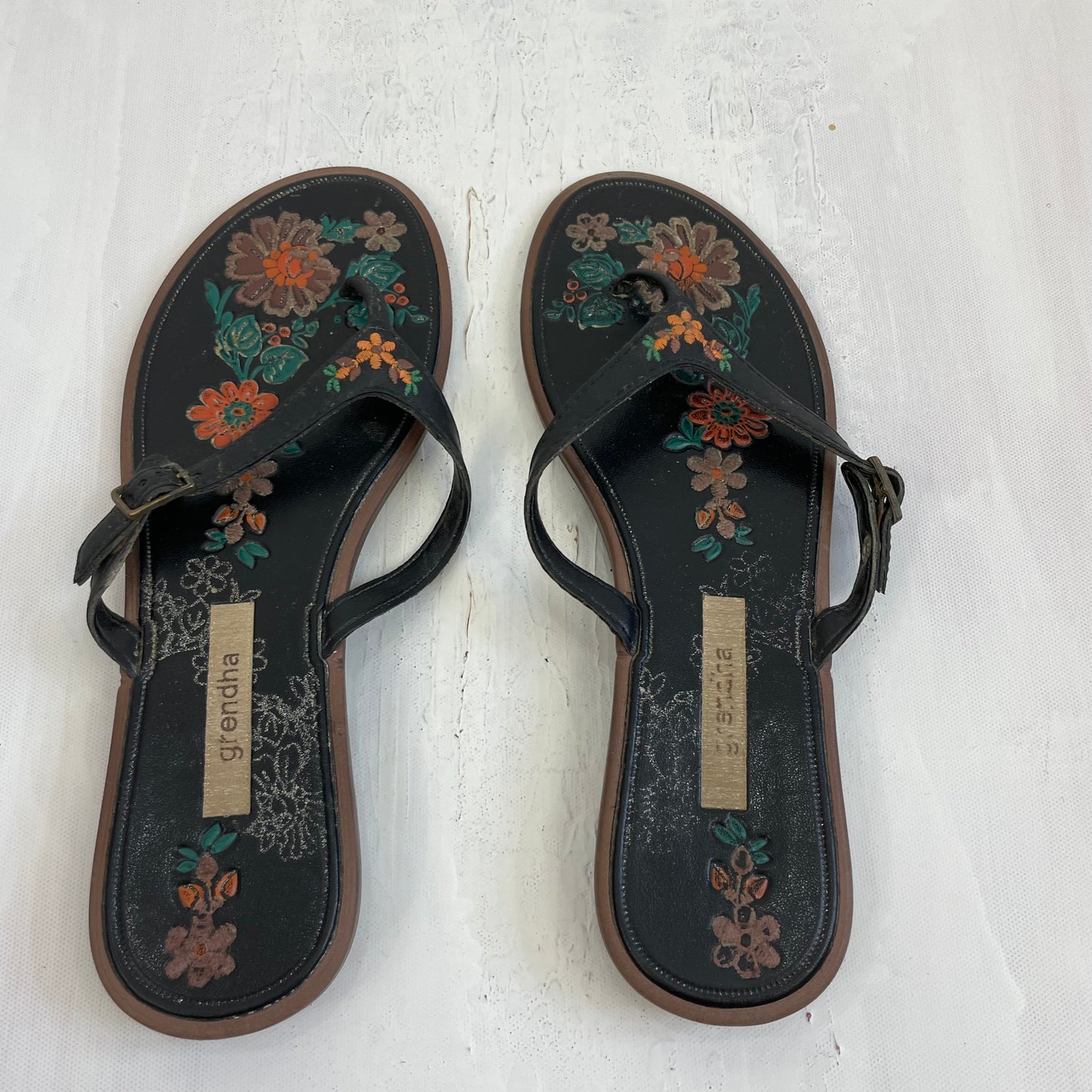 💻 TROPICAL GIRL DROP | size 5 black buckle flip flops with floral multicoloured embroidered details