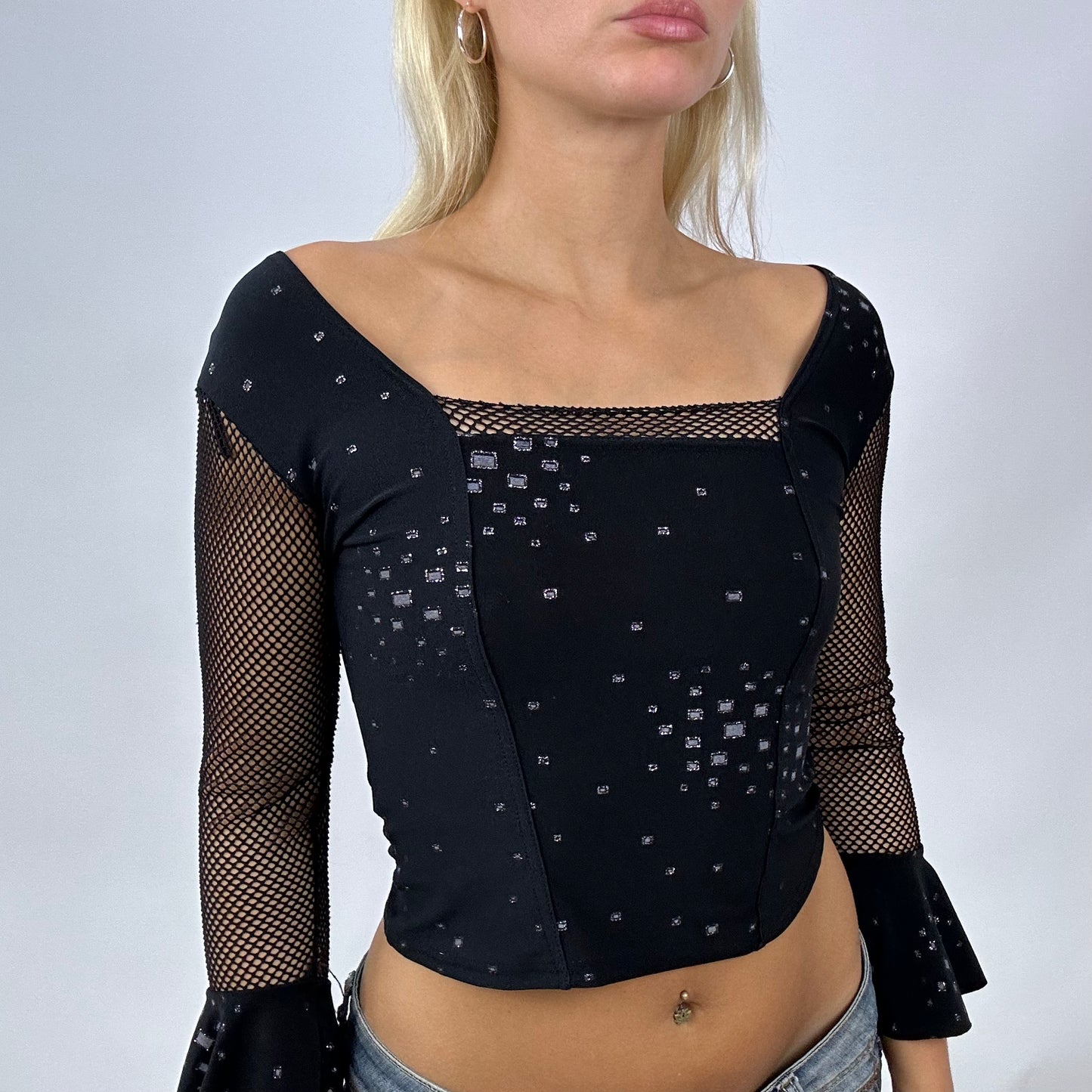 💻 BARBIE DROP - pop star barbie | black fishnet sleeve top - small