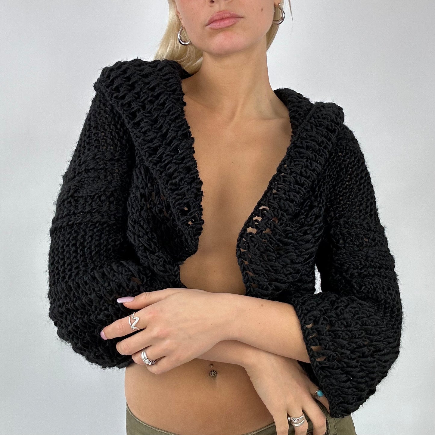 💻 DAINTY DROP | small chunky black knitted cardigan