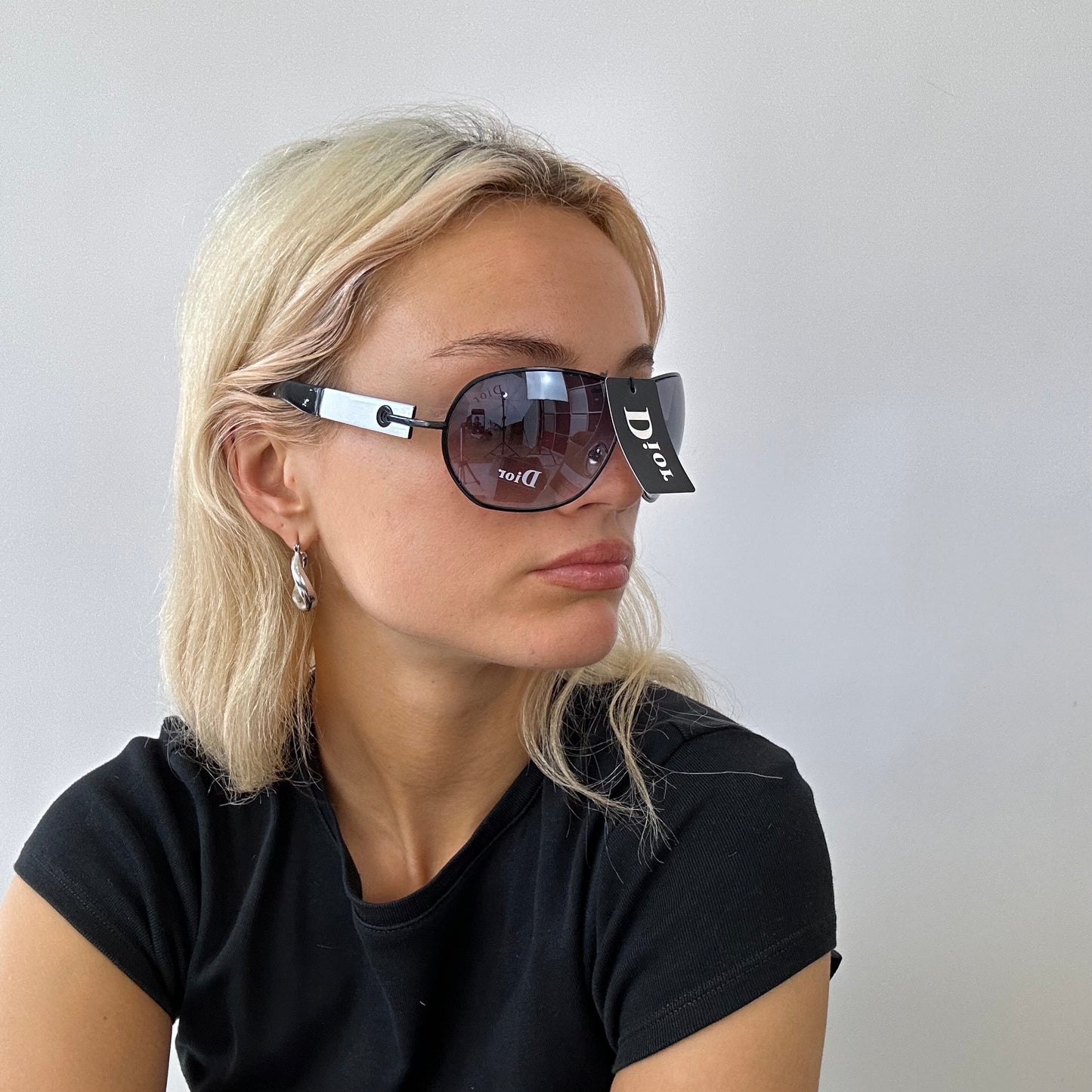 MODEL OFF DUTY DROP | black dior style sunglasses