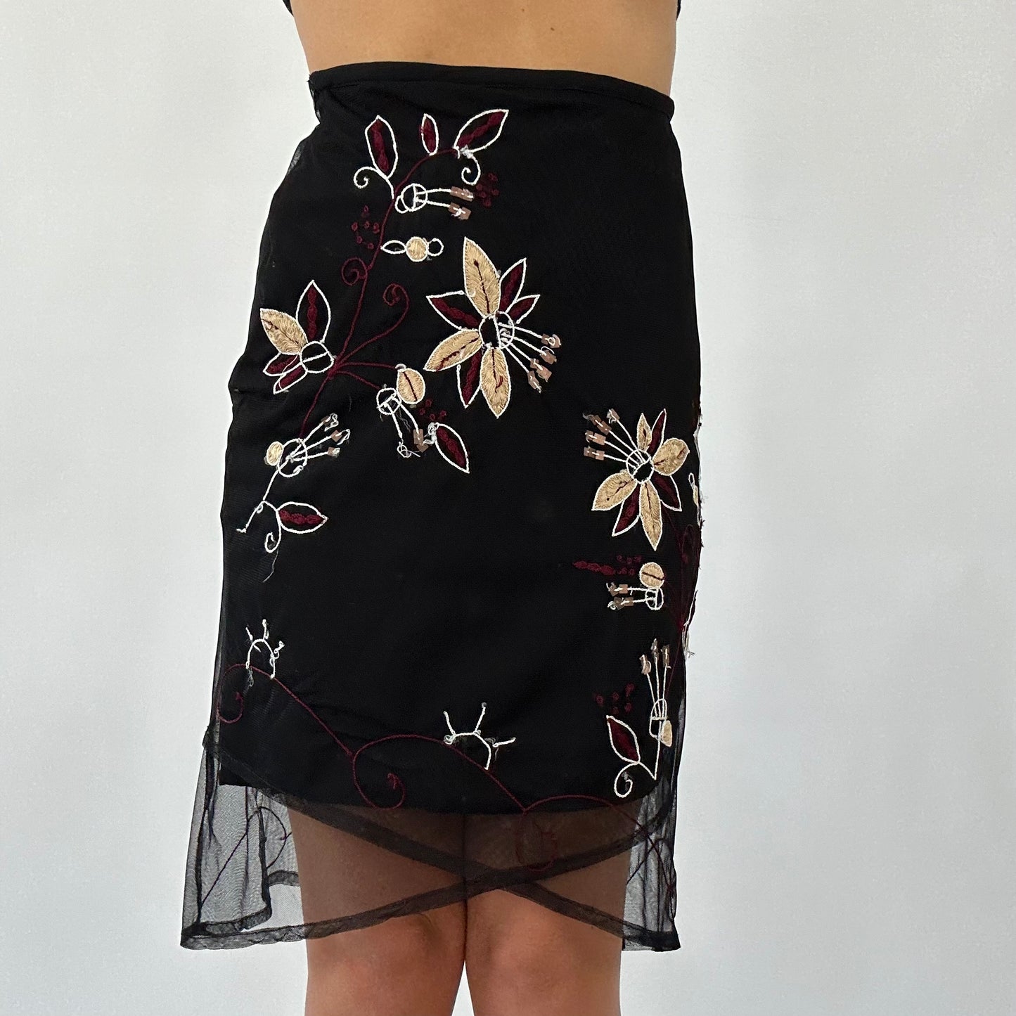 💻DAINTY DROP | small black double layered skirt with floral embroidery