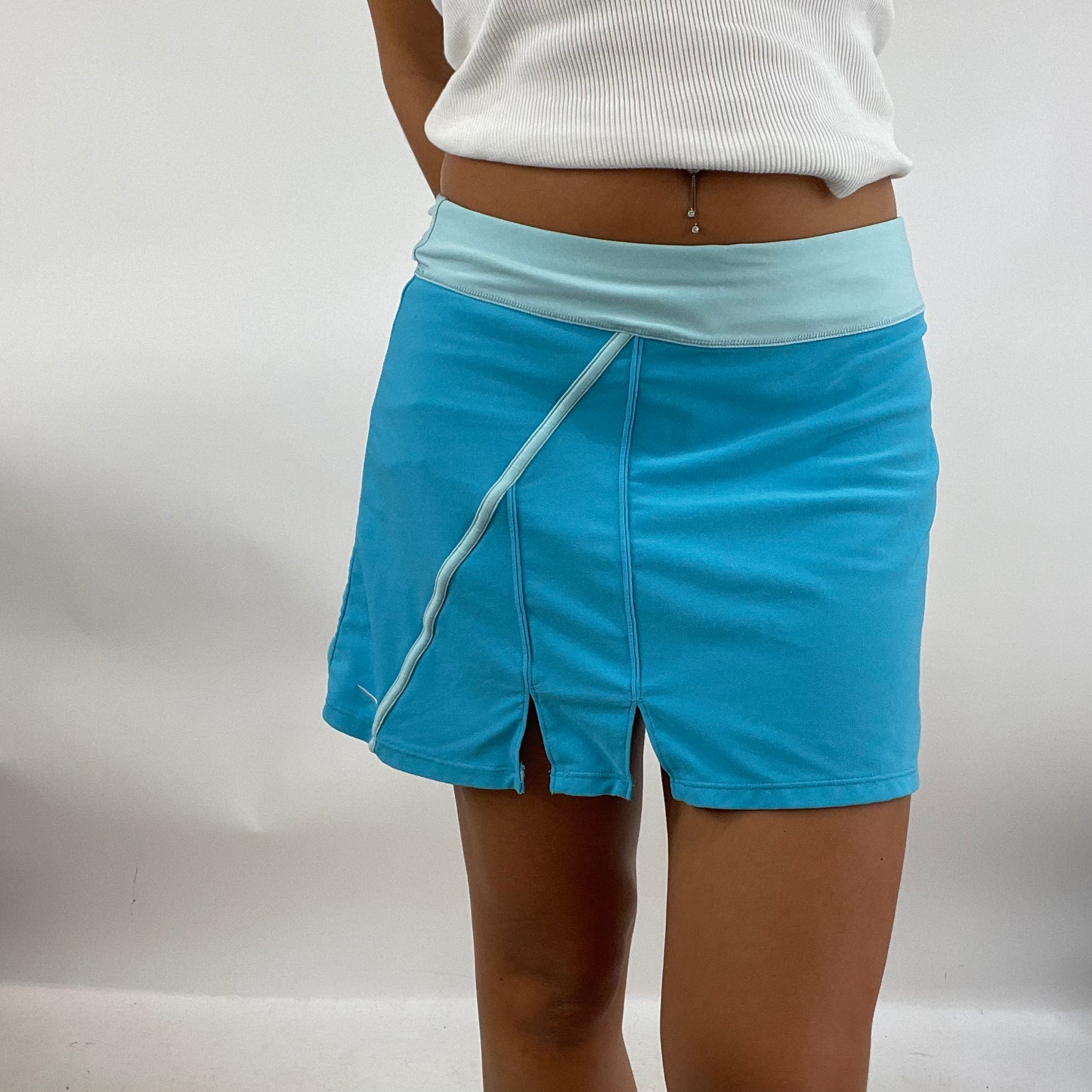 MODEL OFF DUTY DROP | small blue sporty skort