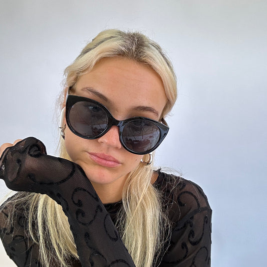 MODEL OFF DUTY DROP | black round sunglasses