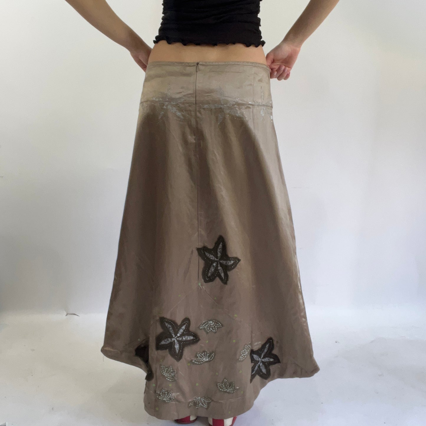 ‼️💻#08 long skirt with flower embroidery detailing