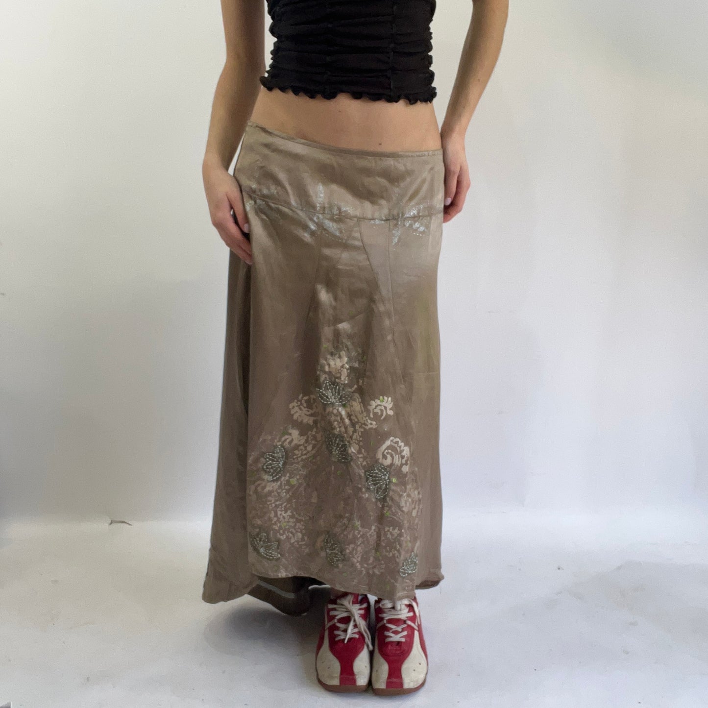 ‼️💻#08 long skirt with flower embroidery detailing